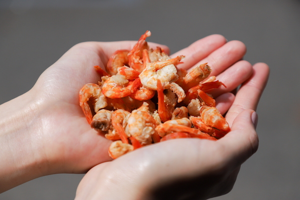 澎湖盛產的火燒蝦，捕撈後大多剝成蝦仁，或是曬成蝦乾，大海香氣濃郁且肉質清甜。